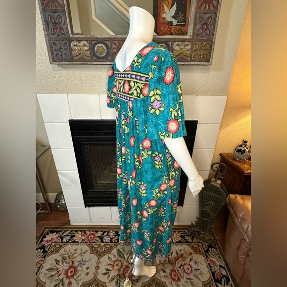 Vibrant Floral Maxi Dress in Teal and Pink Phases VTG 100% cotton - Picture 9 of 15
